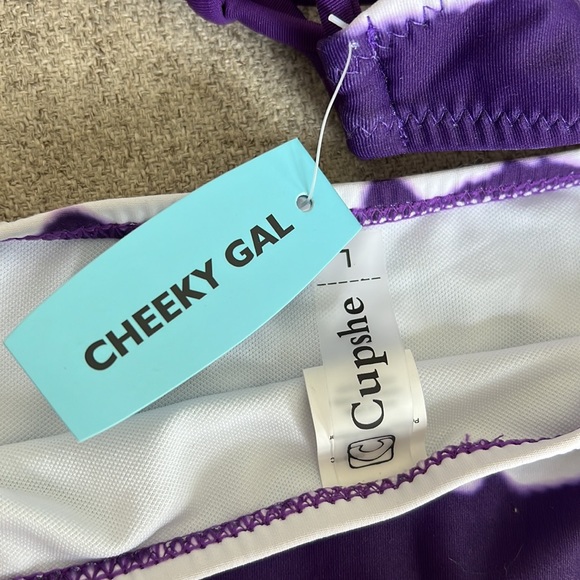 Purple and white bikini - Picture 6 of 6